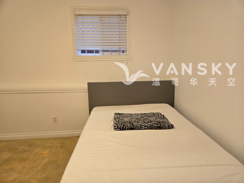 251011163415_Room with bed.jpg